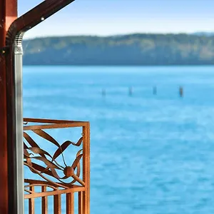  Holiday home Salishan Tree House Canada