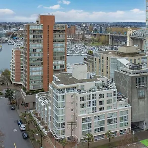  Apartment 1bd+den Condo, With Free Parking In Downtown! Canada