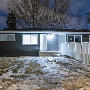  Apartment Centre Street Upper 2bedsuite 4408 Canada