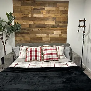  Apartment 2-bed Rustic Charm Below Canada